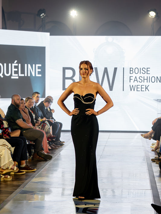 Elegant sleeveless pearls long dress